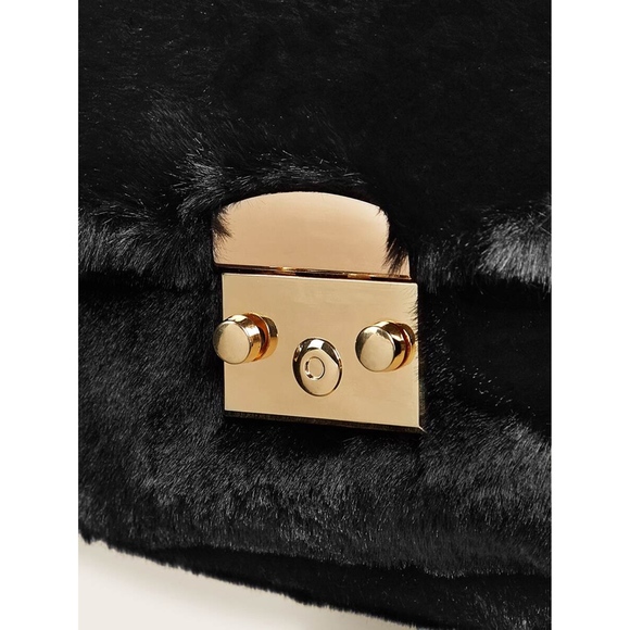 Black Faux Fur Metal Lock Chain Crossbody Bag - Picture 4 of 6